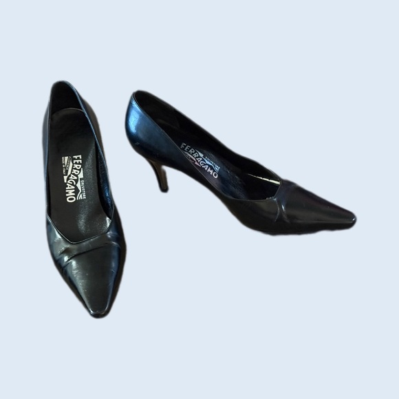 Salvatore Ferragamo Shoes - Salvatore Ferragamo Black Leather Pumps